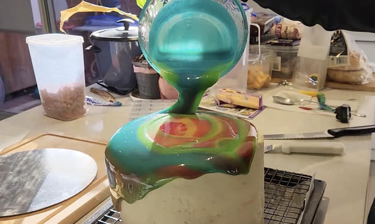 White chocolate mirror glaze